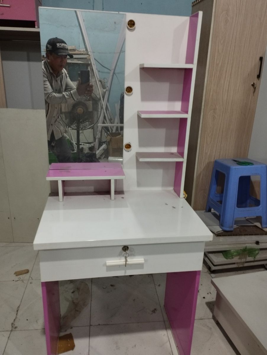 Bàn Trang Điểm Nhựa Đài Loan