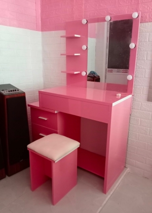 BÀN TRANG ĐIỂM NHỰA ĐÀI LOAN HL20