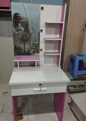 Bàn trang điểm nhựa Đài Loan HL09